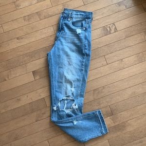 American Eagle | Ripped Mom Jean
